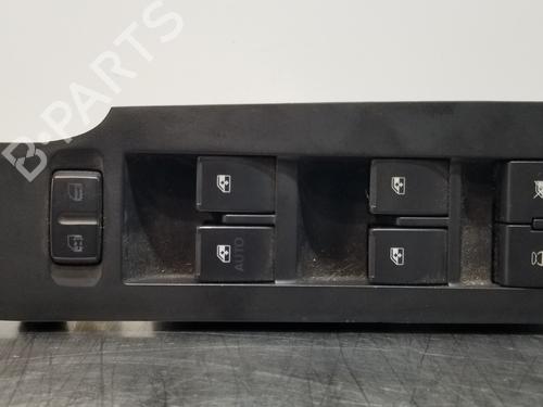 Used Left front window switch CHEVROLET CAPTIVA (C100, C140) 2.0 D 4WD (150 hp) 30878698
