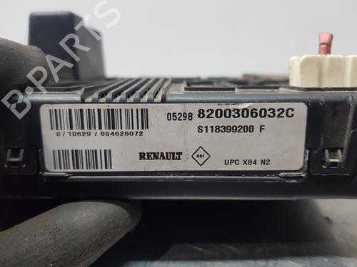 Fuse box RENAULT MEGANE II (BM0/1_, CM0/1_)  | BP29422933E1 