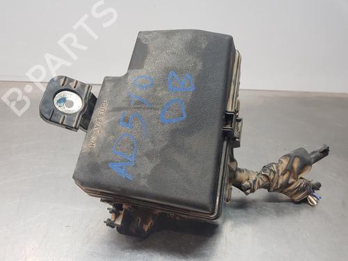 Used Fuse box TOYOTA YARIS (_P13_) 1.5 Hybrid (NHP130_) (101 hp) 28023874