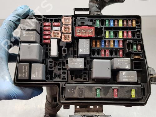 Fuse box TOYOTA YARIS (_P13_)  | BP18357205E1 