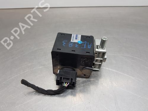 Used Electronic module RENAULT SCÉNIC II (JM0/1_) [2003-2010]  30881157