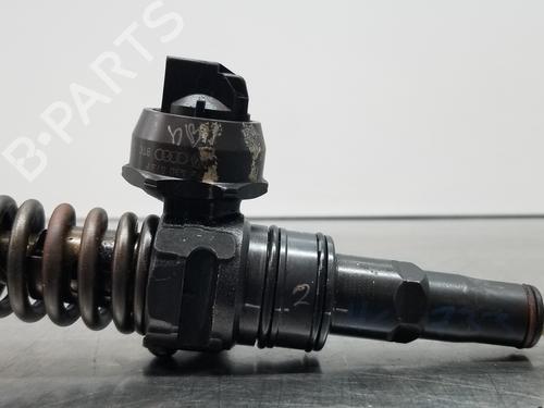 Used Injector VW TOUAREG (7LA, 7L6, 7L7) 2.5 R5 TDI (174 hp) 17098047