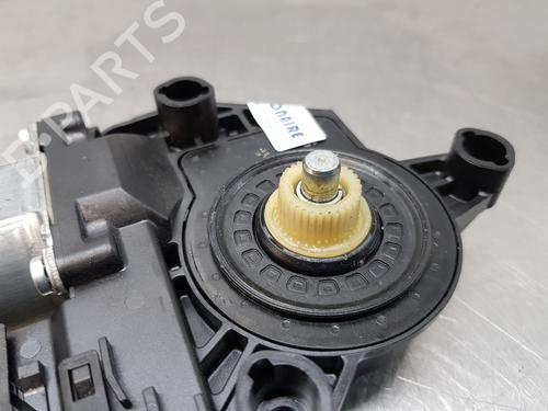 Rudehejsemotor bagstkærm venstre VW GOLF VI (5K1) | BP30880425E23