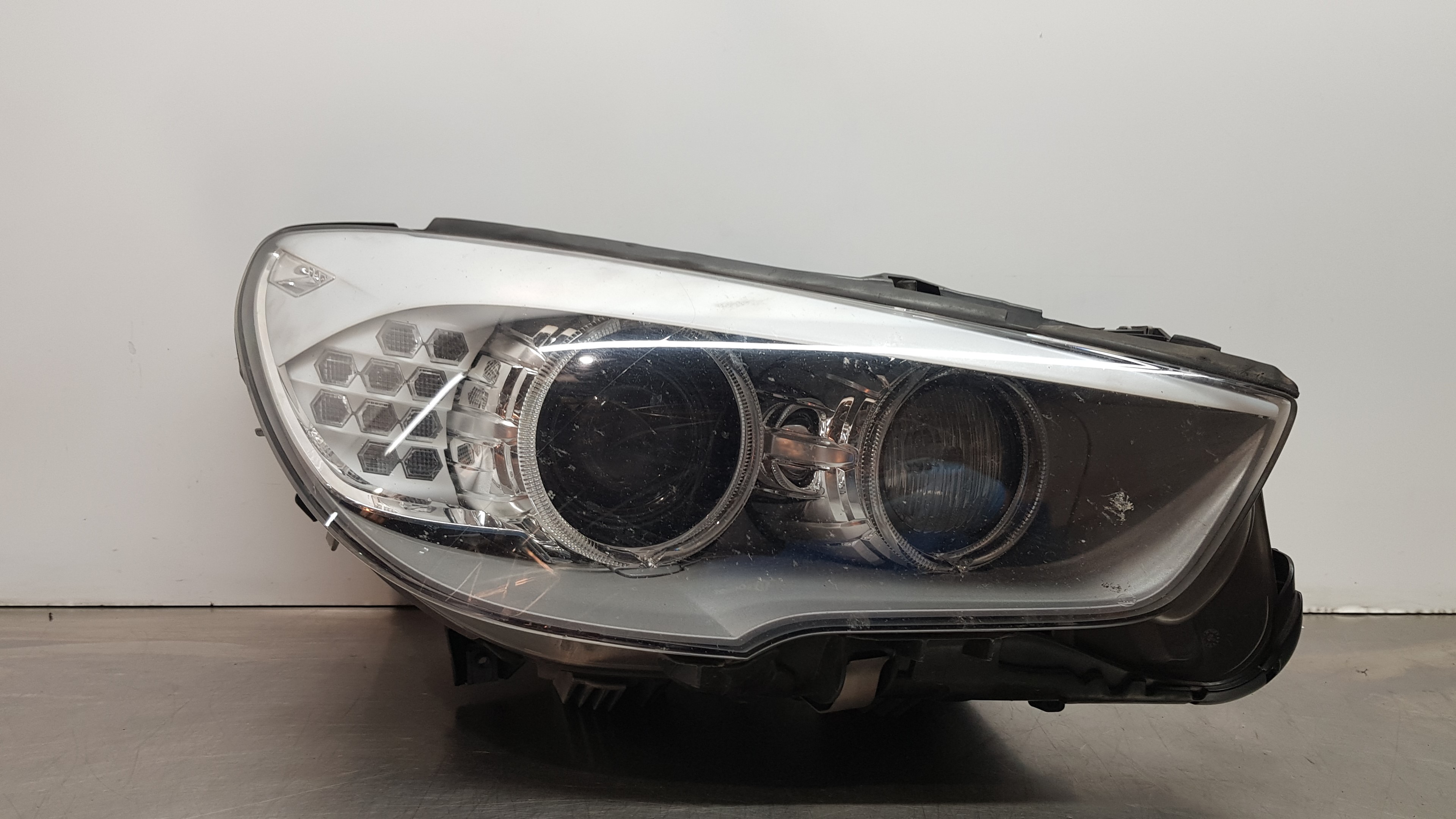 Right headlight BMW 5 Gran Turismo (F07) 530 d xDrive 12068704 | B-Parts