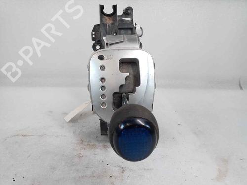 Used Gear lever TOYOTA YARIS (_P13_) 1.5 Hybrid (NHP130_, NHP130) (101 hp) 19043995