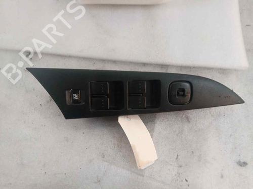 Interrupteur de vitre avant gauche MAZDA 3 Saloon (BK) 1.6 DI Turbo (BK12Y) (109 hp) 17951365