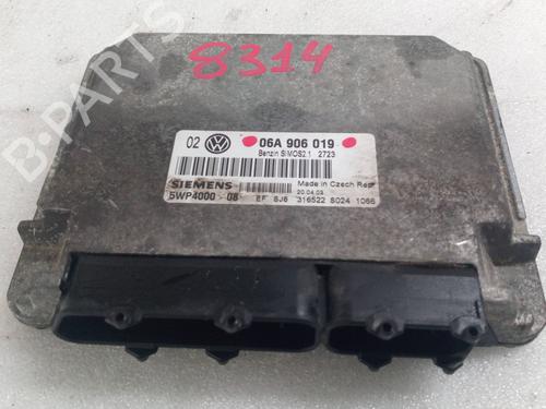 Used Engine control unit (ECU) VW POLO III (6N1) 75 1.6 (75 hp) 25849453