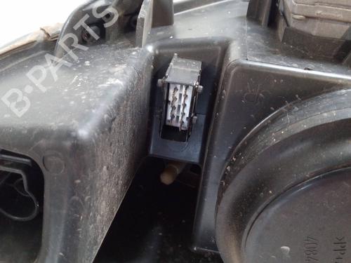 Right headlight PEUGEOT 407 (6D_) 2.0 (6DRFNB, 6DRFNE) | BP24222883C29 