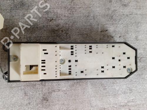 Left front window switch TOYOTA YARIS (_P13_) 1.5 Hybrid (NHP130_) | BP28320218I27 