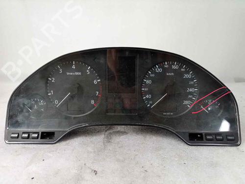 Kombinert Instrument AUDI A8 D2 (4D2, 4D8) 2.8 (174 hp) 17951470