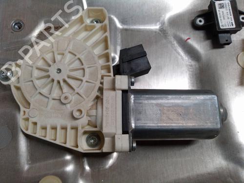 Used Right front window motor Right front window motor MERCEDES-BENZ S-CLASS (W221, V221) S 450 CDI (221.028, 221.128) (320 hp) 7606685 7606685