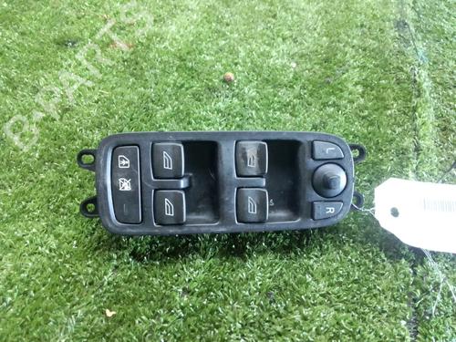 Used Left front window switch VOLVO V50 (545) 2.0 D (136 hp) 8307727