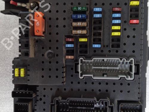 Fuse box VOLVO XC90 I (275) D5 AWD 30728273 | 28080156 |