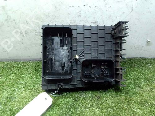 Caja reles / fusibles VW GOLF V (1K1)  | BP8897974E1 