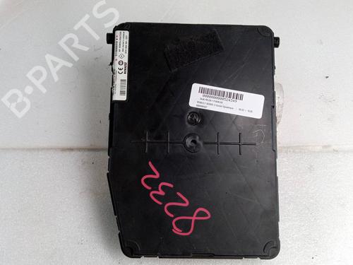 Boîte à Fusibles RENAULT SCÉNIC II (JM0/1_) 1.9 dCi (JM0G, JM12, JM1G, JM2C) (120 hp) 22397811
