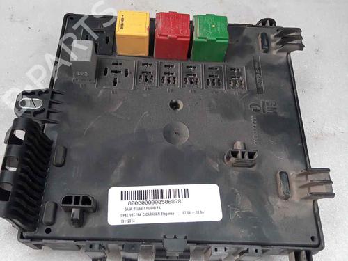 Used Fuse box OPEL VECTRA C Estate (Z02) 2.2 DTI (F35) (125 hp) 15710453