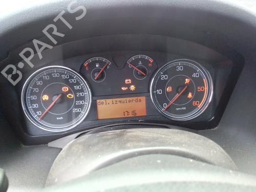 Used Instrument cluster FIAT CROMA (194_) 1.9 D Multijet (194AXC1B, 194AXC12) (150 hp) 8370931