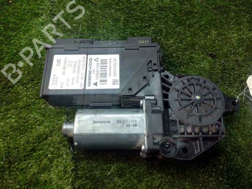 Rudehejsemotor forskærm højre AUDI A4 B7 Avant (8ED) 2.0 TFSI (200 hp) 8946437