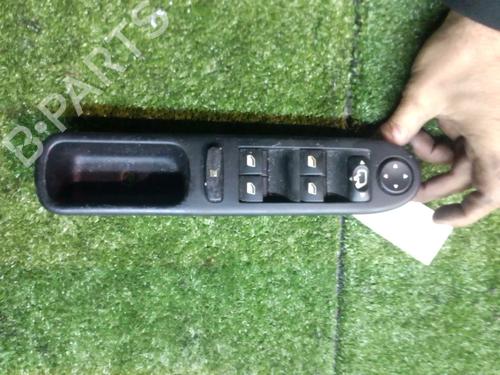 Used Left front window switch PEUGEOT 307 Break (3E) 2.0 (136 hp) 8277591