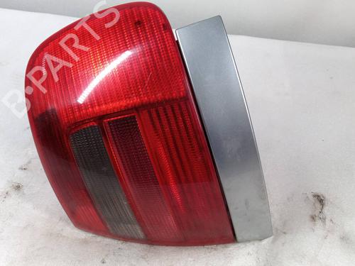 Højre baglygte AUDI A4 B5 (8D2) 2.5 TDI (150 hp) 16313336