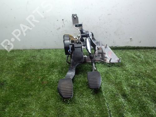 Used Clutch pedal PEUGEOT 3008 I MPV (0U_) 2.0 HDi 150 / BlueHDi 150 (150 hp) 8779368
