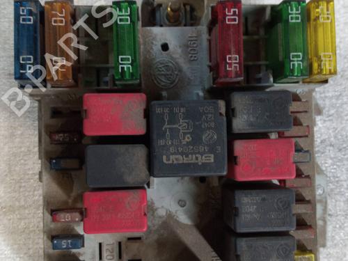 Caja reles / fusibles FIAT STILO (192_) 1.4 16V (192AXH1B, 192BXH1B) (95 hp) 30519231