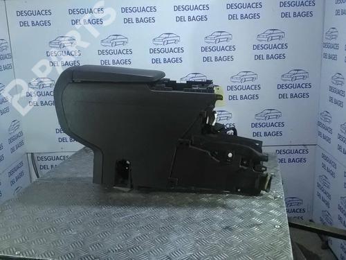 Used Armrest / Center console Armrest / Center console PEUGEOT 3008 I MPV (0U_) 2.0 HDi 150 / BlueHDi 150 (150 hp) 7611576 7611576
