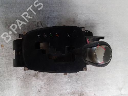 Used Gear lever TOYOTA YARIS (_P13_) 1.5 Hybrid (NHP130_) (101 hp) 32364543