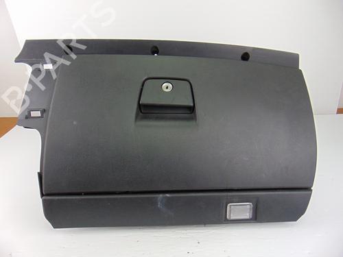 Used Glove box VOLVO C30 (533) 1.6 D (109 hp) 8941122
