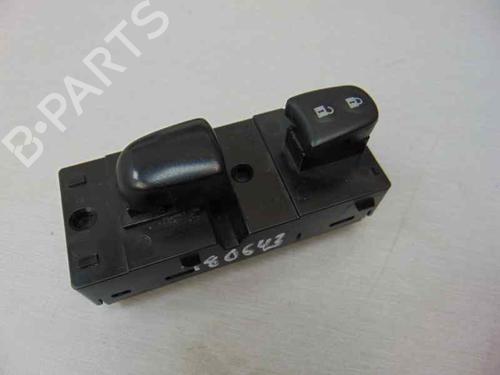 Used Right front window switch NISSAN JUKE (F15) 1.5 dCi (110 hp) 7726638