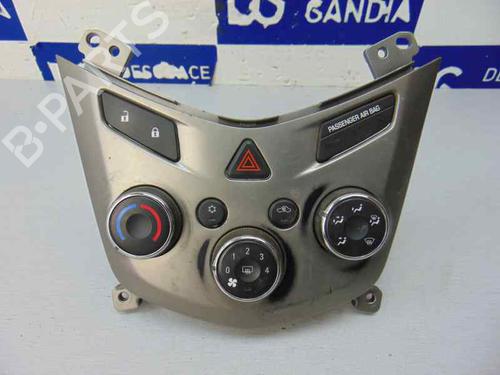 Used Climate control CHEVROLET AVEO Hatchback (T300) 1.3 D (75 hp) 7729820