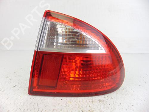 Used Right taillight SEAT LEON (1M1) 1.6 16 V (105 hp) 10662308
