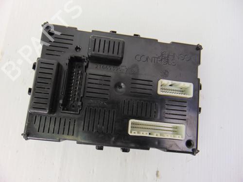 Used Fuse box NISSAN MICRA III (K12) 1.2 16V (80 hp) 8175766