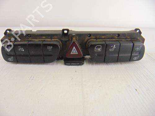 Used Warning switch MERCEDES-BENZ CLK (C209) CLK 270 CDI (209.316) (170 hp) 13716604