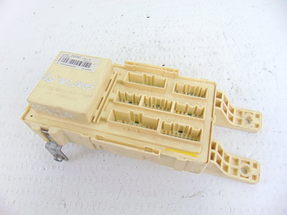 Fuse box HYUNDAI SANTA FÉ II SUV Van (CM) CRDi 4x4 9860459 BParts