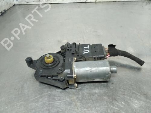 Rudehejsemotor bagstkærm højre VW PASSAT B5.5 (3B3) 1.9 TDI (130 hp) 26267977