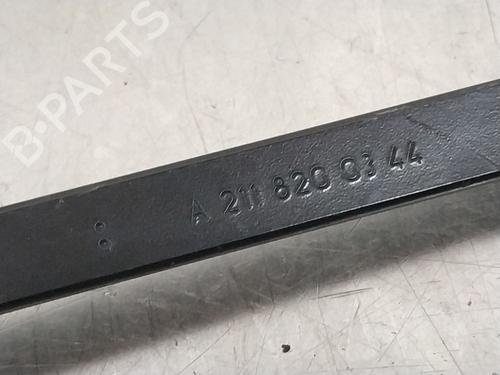 Used Front windshield wiper arm MERCEDES-BENZ E-CLASS (W211) E 280 CDI (211.020) (190 hp) 26264143