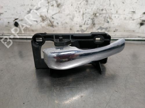 Venstre fortil invendig håndtag ALFA ROMEO 147 (937_) 1.6 16V T.SPARK ECO (937.AXA1A, 937.BXA1A) (105 hp) 26252689