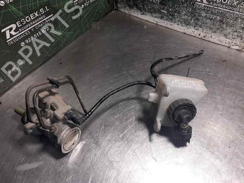 Used Brake master cylinder FORD FOCUS I Turnier (DNW) 1.8 16V (115 hp) 8193362