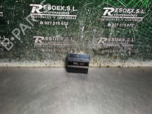 Used Display monitor MERCEDES-BENZ C-CLASS (W203) C 220 CDI (203.008) (150 hp) 8522230