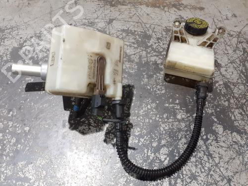 Used Brake master cylinder PEUGEOT 5008 (0U_, 0E_) 1.6 BlueHDi 120 (120 hp) 27400154