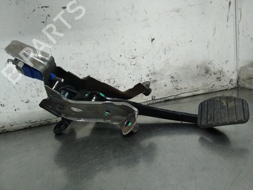 Used Clutch pedal DACIA SANDERO II TCe 90 (B8M1, B8MA, B8AC) (90 hp) 27400707