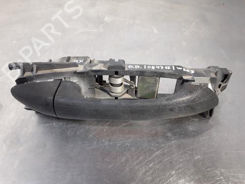 Høyre foran utvendig håndtak MERCEDES-BENZ C-CLASS (W203) C 220 CDI (203.008) (150 hp) 26243449