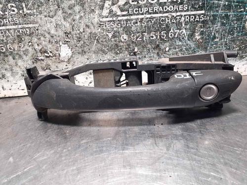 Used Front left exterior door handle MERCEDES-BENZ C-CLASS (W203) C 220 CDI (203.008) (150 hp) 8106506