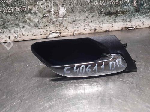 Høyre foran invendig håndtak BMW 3 (E46) 320 d (136 hp) 8185707