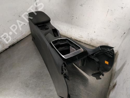Armrest / Center console PEUGEOT 308 SW II (LC_, LJ_, LR_, LX_, L4_) 1.2 THP 130 | BP27400633I20 