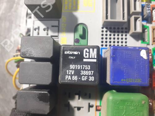 Fuse box OPEL ZAFIRA A MPV (T98)  | BP8696905E1 