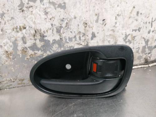 Højre bagtil invendig håndtag TOYOTA YARIS (_P9_) 1.4 D-4D (NLP90_, NLP90R) (90 hp) 27402149