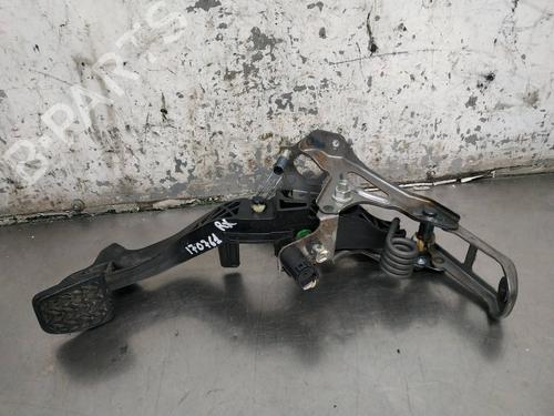 Used Clutch pedal TOYOTA YARIS (_P9_) 1.4 D-4D (NLP90_, NLP90R) (90 hp) 27402134