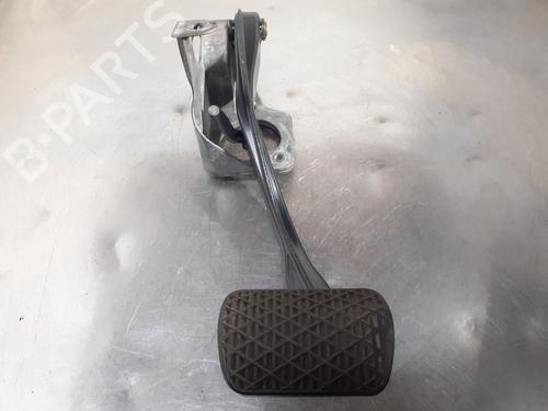 Used Break pedal MERCEDES-BENZ E-CLASS (W211) E 220 CDI (211.006) (150 hp) 26243557